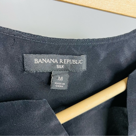 Banana Republic Black Deep V-Neck Silk Blouse M - Picture 5 of 6